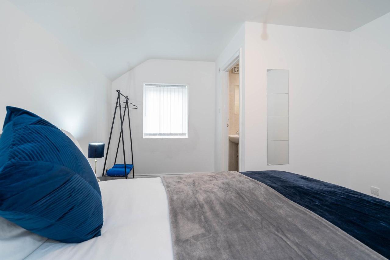 Three Bedroom Apartment- One Choice Stays Serviced Accommodation- Jewellery Quarter برمنغهام المظهر الخارجي الصورة