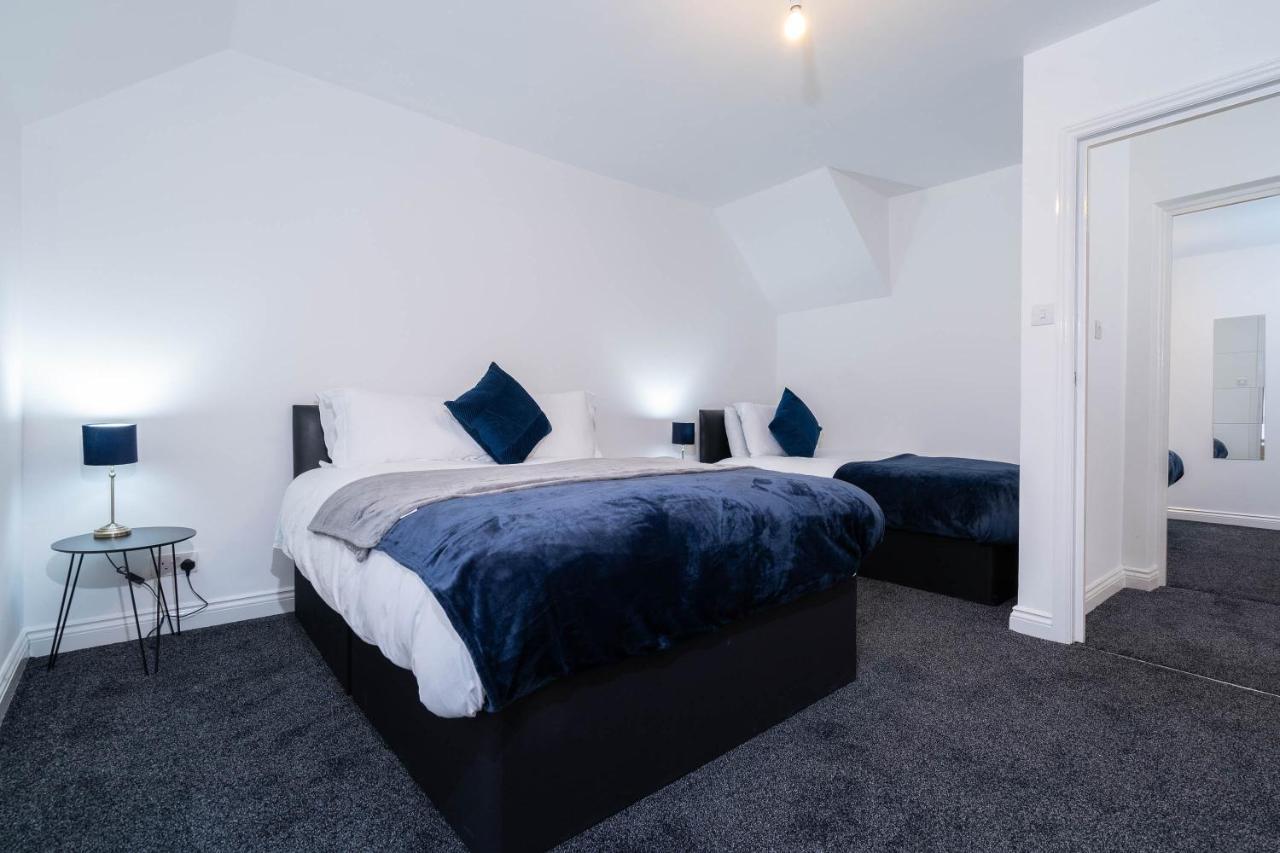 Three Bedroom Apartment- One Choice Stays Serviced Accommodation- Jewellery Quarter برمنغهام المظهر الخارجي الصورة