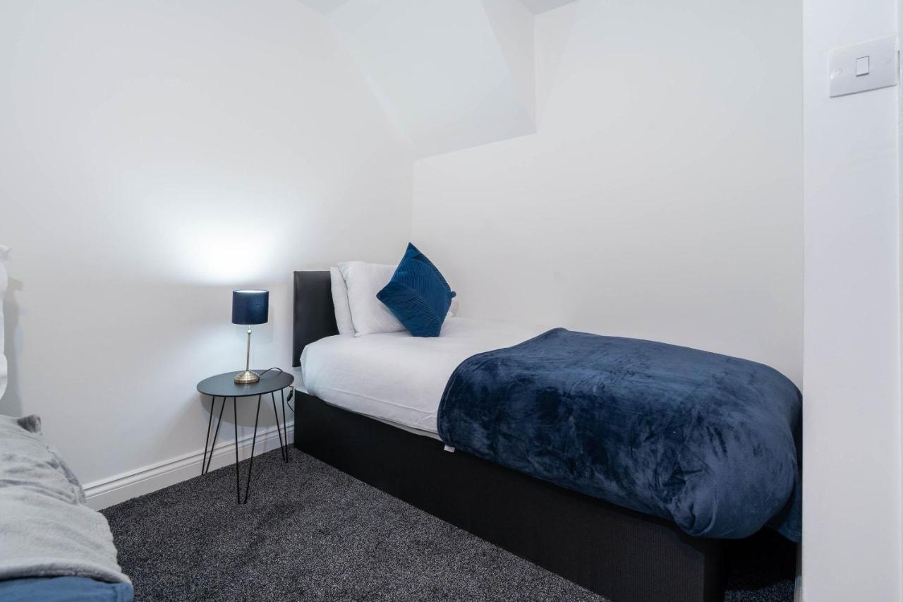 Three Bedroom Apartment- One Choice Stays Serviced Accommodation- Jewellery Quarter برمنغهام المظهر الخارجي الصورة