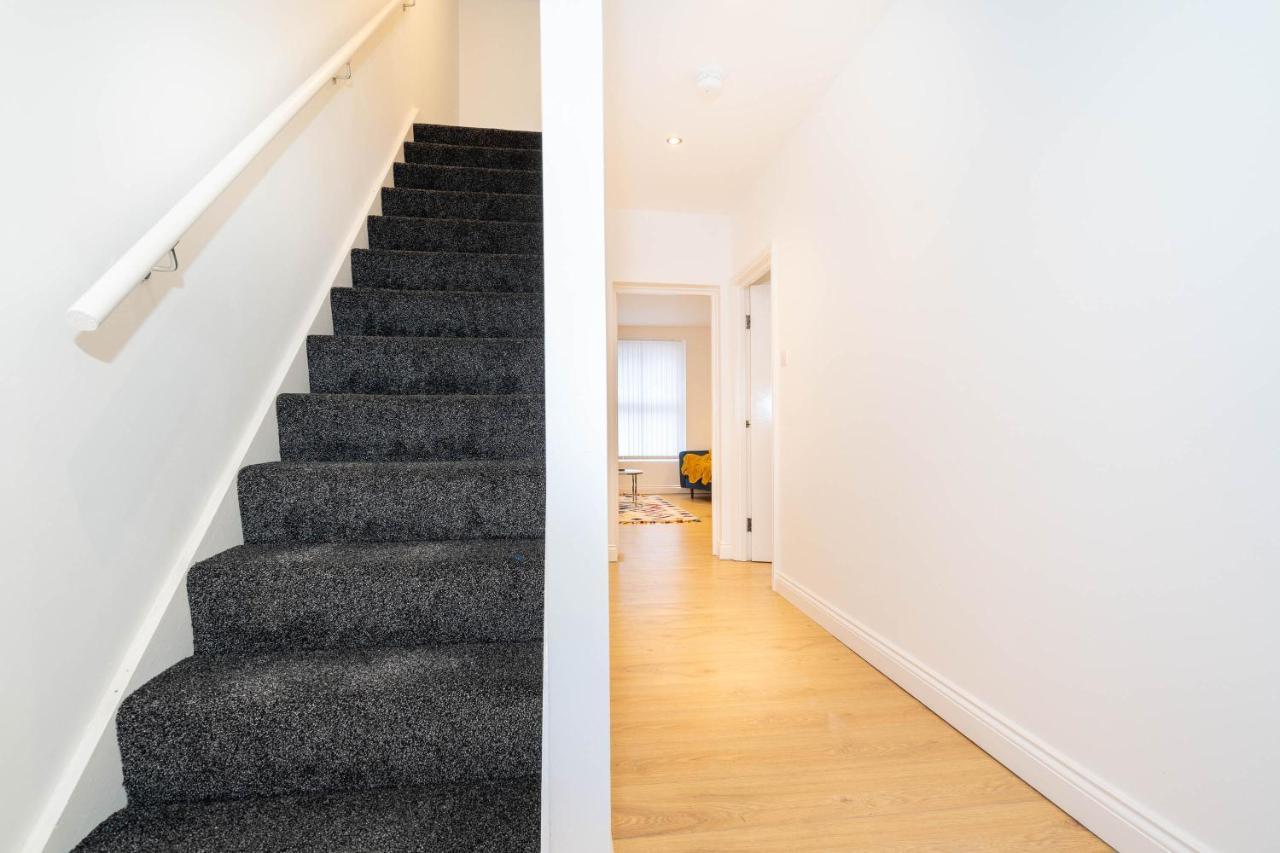 Three Bedroom Apartment- One Choice Stays Serviced Accommodation- Jewellery Quarter برمنغهام المظهر الخارجي الصورة