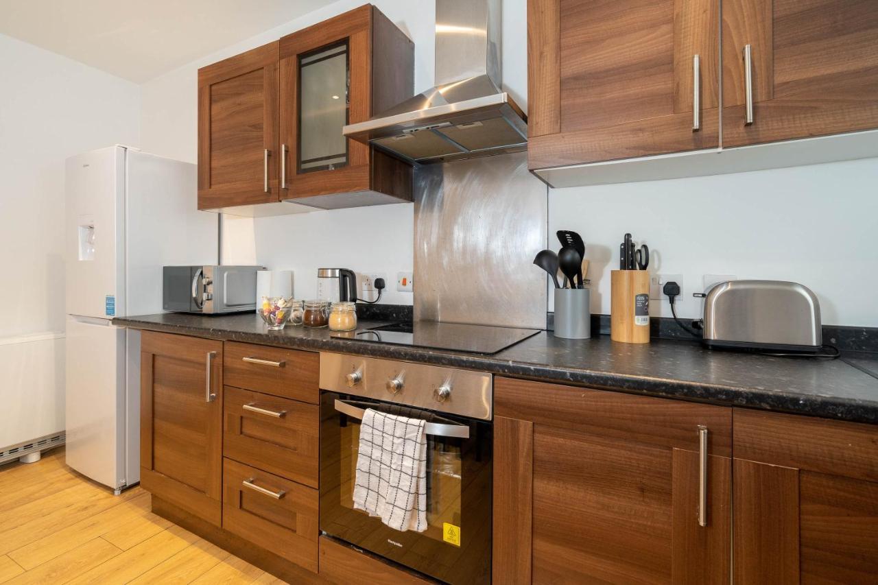 Three Bedroom Apartment- One Choice Stays Serviced Accommodation- Jewellery Quarter برمنغهام المظهر الخارجي الصورة
