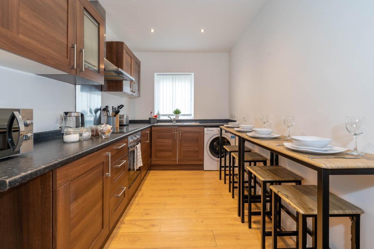 Three Bedroom Apartment- One Choice Stays Serviced Accommodation- Jewellery Quarter برمنغهام المظهر الخارجي الصورة