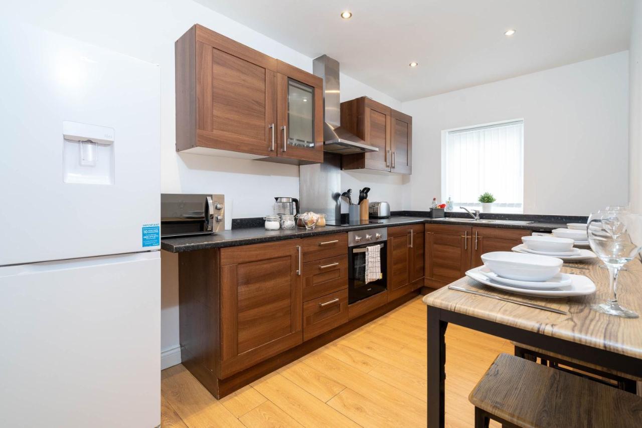Three Bedroom Apartment- One Choice Stays Serviced Accommodation- Jewellery Quarter برمنغهام المظهر الخارجي الصورة